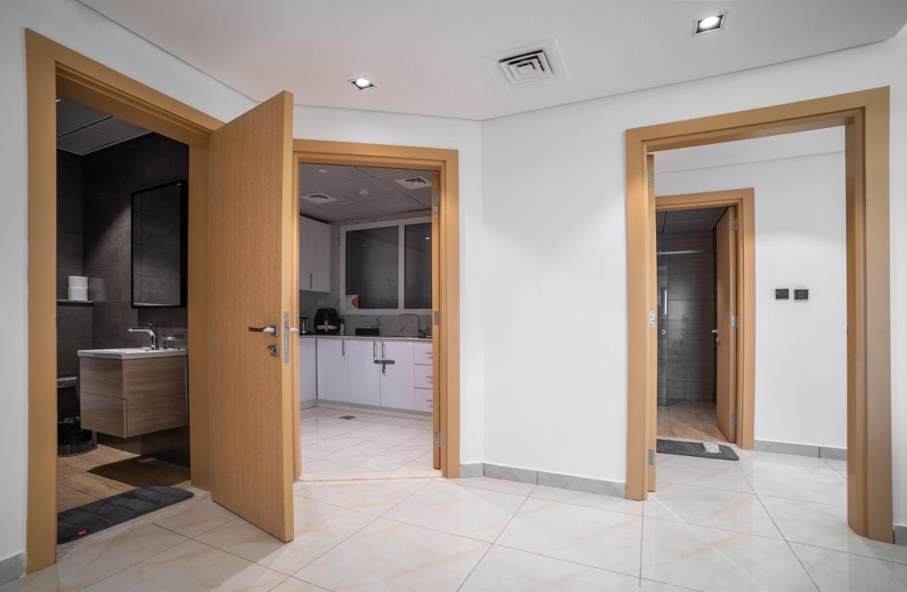 Sky View Tower Apartments Dubai Bagian luar foto