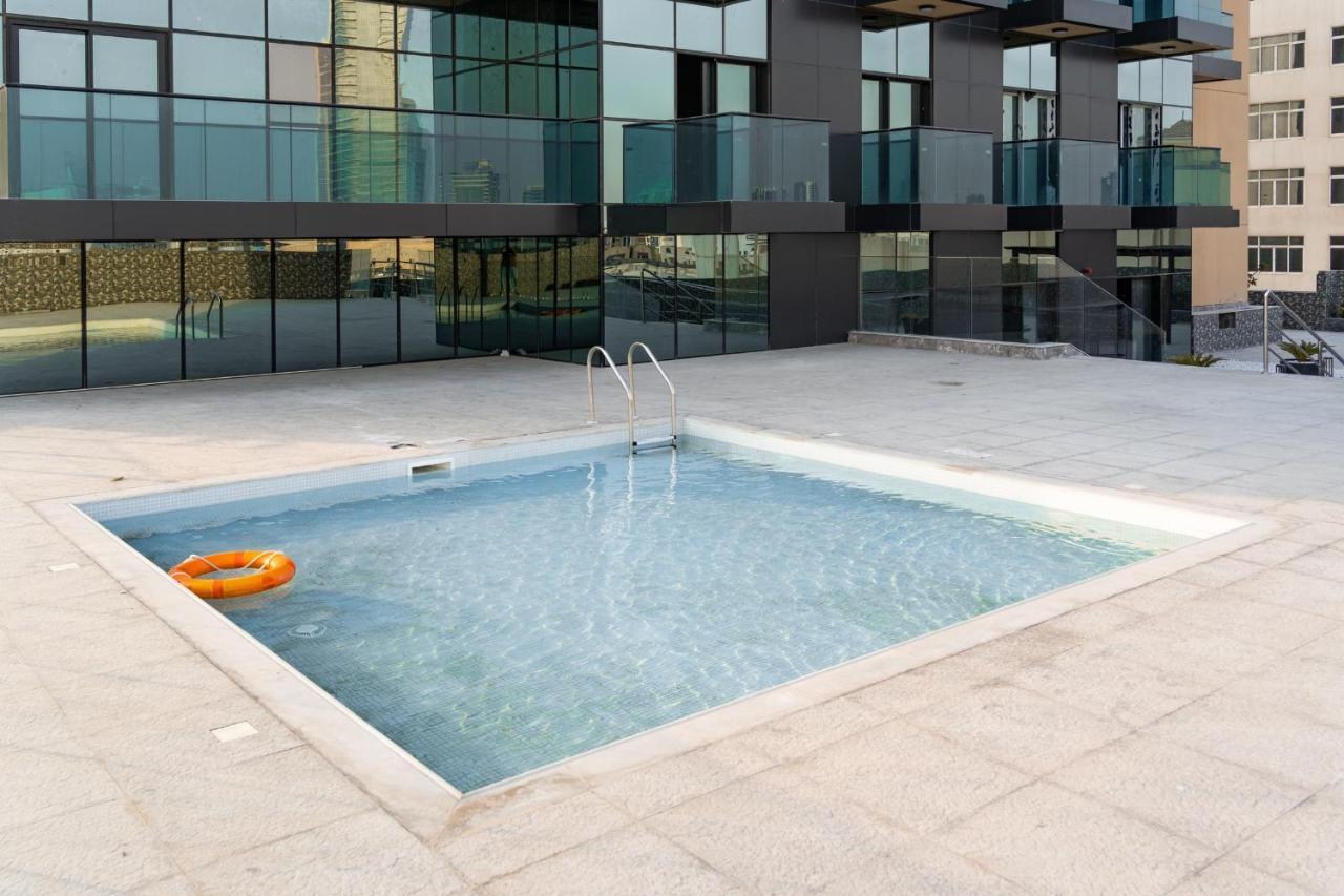 Sky View Tower Apartments Dubai Bagian luar foto