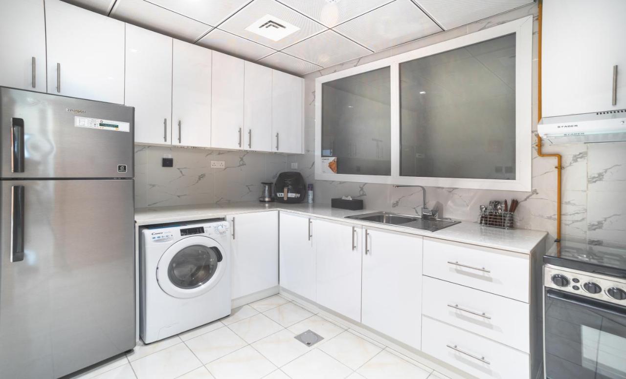 Sky View Tower Apartments Dubai Bagian luar foto