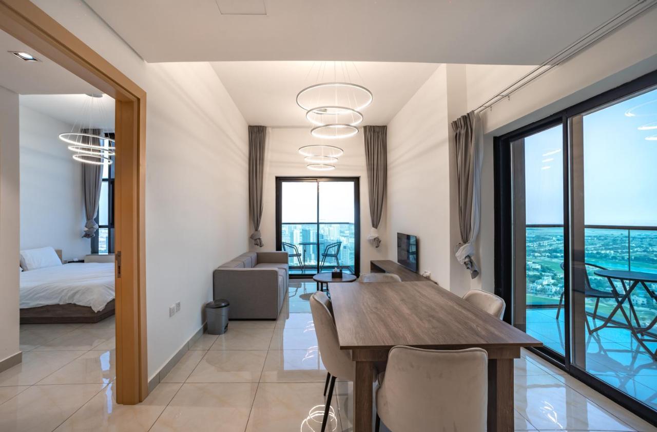 Sky View Tower Apartments Dubai Bagian luar foto